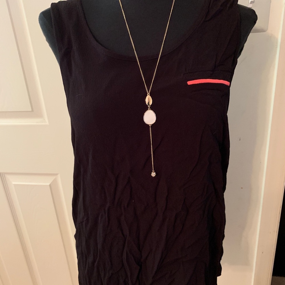 Light weight tank top with pink accent pocket
